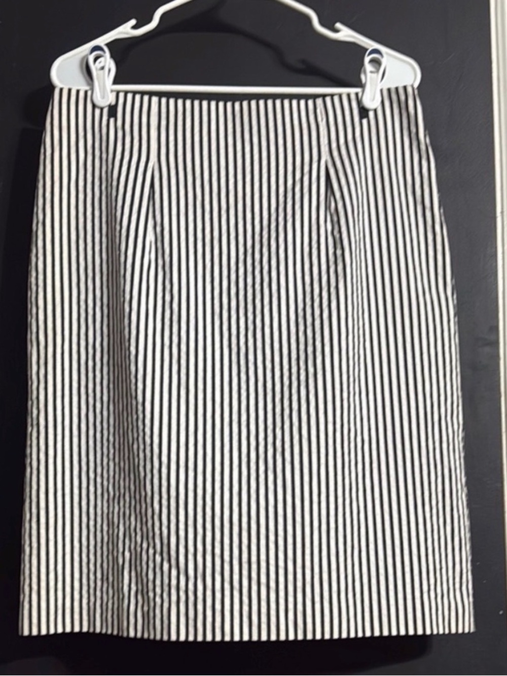 EUC Ellen Tracy Black and White Striped Pencil Skirt